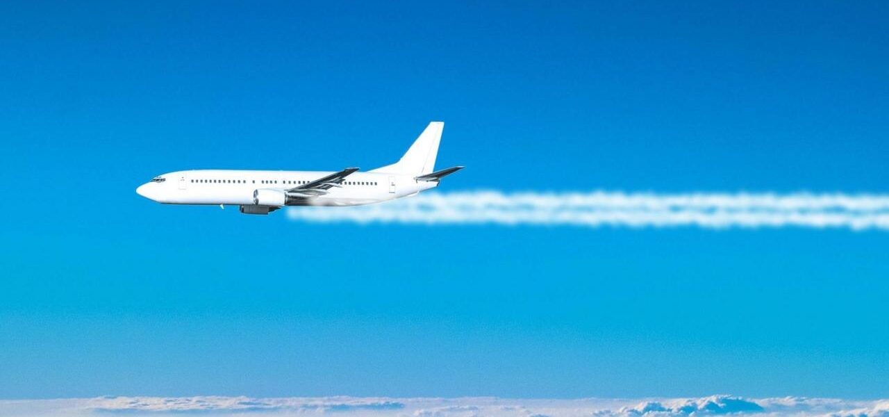 UK Trial Uses AI to Combat Climate-Warming Contrails from Aircraft