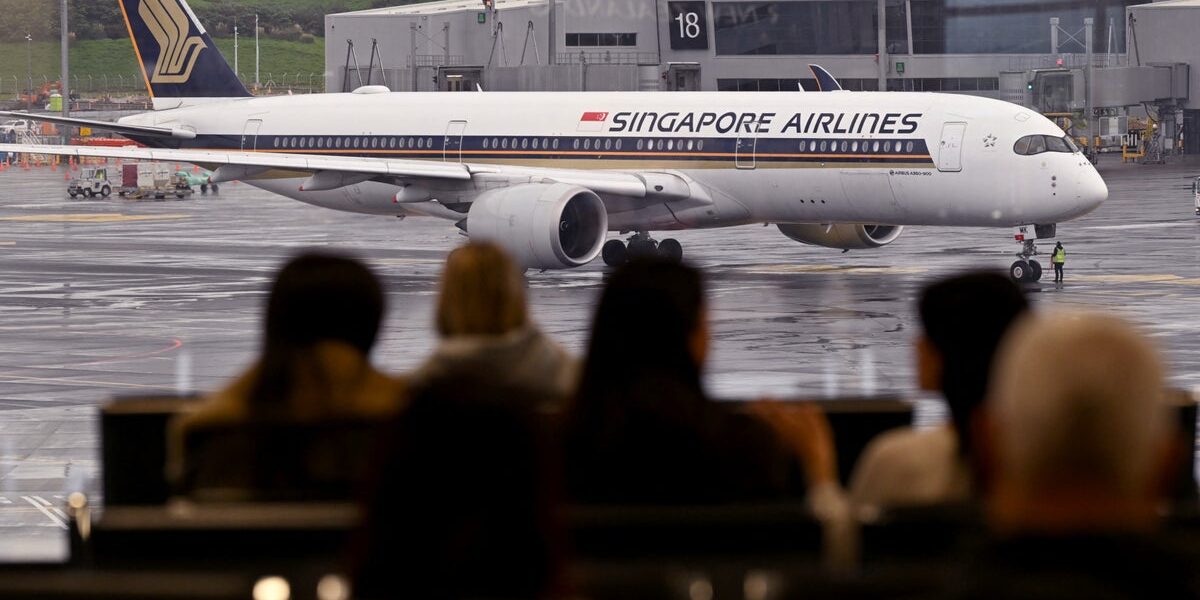 Singapore Airlines Crew Lauded for Life-Saving Efforts on Passenger