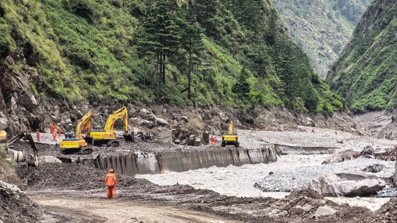 Escalating Flood Threat Complicates Rescue Operations After China-Nepal Disaster Escalating Flood Threat Complicates Rescue Operations After China-Nepal Disaster