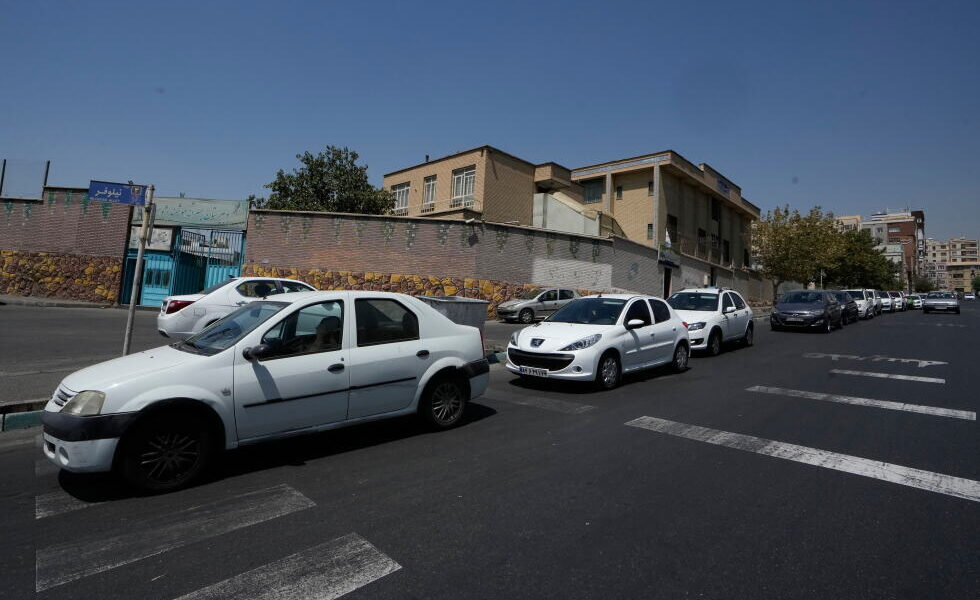 Iran Faces Economic Strain as US Sanctions Tighten, Yet No Signs of Surrender Iran Faces Economic Strain as US Sanctions Tighten, Yet No Signs of Surrender