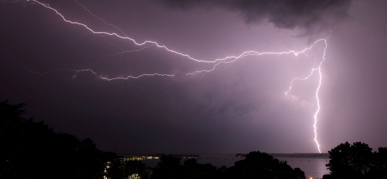 Severe Thunderstorms Forecast: Large Hail, Flash Floods, and Travel Chaos Ahead