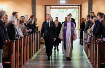 Norwegians Gather for Emotional Tributes to Departed King Harald V
