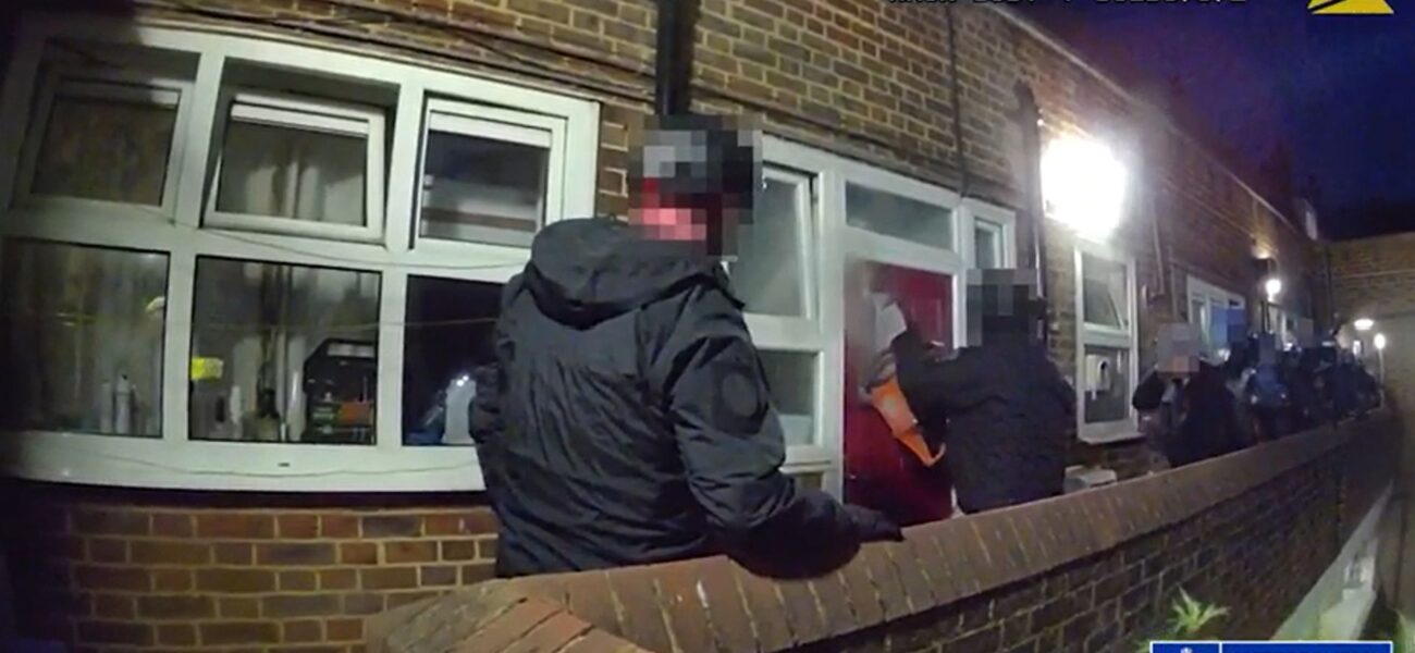Dramatic Police Raid: Circular Saw Used to Bust Down Door of Suspected Knife Smuggler’s London Flat