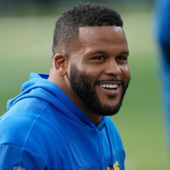 Aaron Donald Ends Retirement, Rejoins Los Angeles Rams for NFL Comeback Aaron Donald Ends Retirement, Rejoins Los Angeles Rams for NFL Comeback