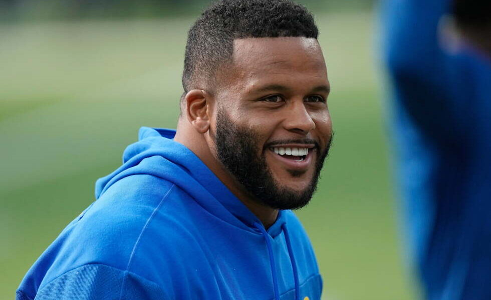 Aaron Donald Ends Retirement, Rejoins Los Angeles Rams for NFL Comeback Aaron Donald Ends Retirement, Rejoins Los Angeles Rams for NFL Comeback