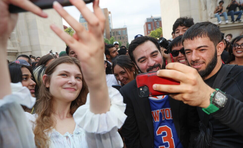 Crowds Flock to New York City for Mayor Zohran Mamdani Look-Alike Contest Crowds Flock to New York City for Mayor Zohran Mamdani Look-Alike Contest