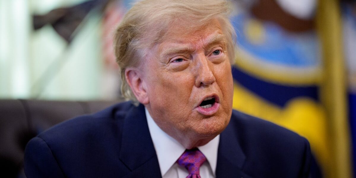 Trump Criticizes Judge and ‘Vandals’ After Golf Club Visit