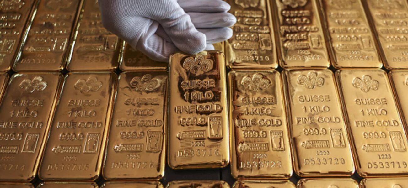 Gold Prices Plummet to Two-Week Low Amid Fed’s Inflation Battle