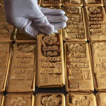 Gold Prices Plummet to Two-Week Low Amid Fed’s Inflation Battle