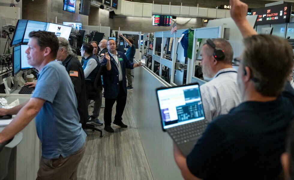 Markets React: US Futures Drop, Oil Prices Spike Following Iran Strikes