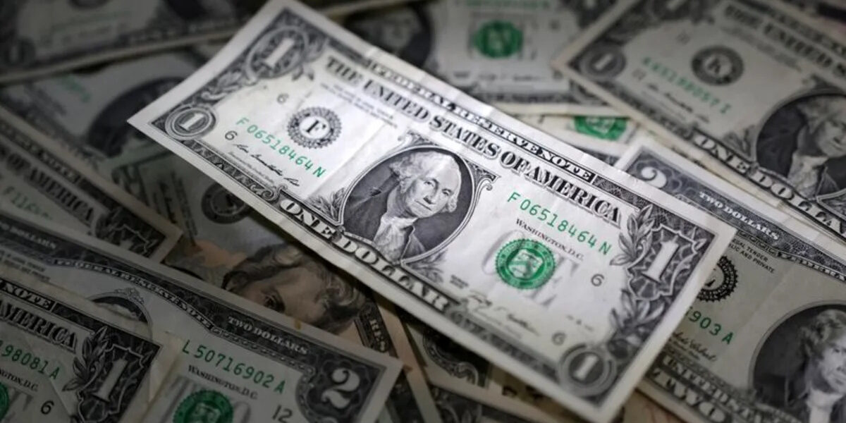 US Economic Data Strengthens Dollar Amid Rising Fed Rate Hike Expectations