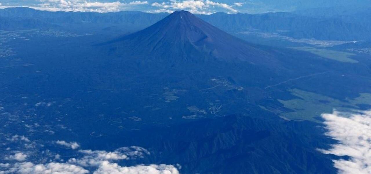 Father Leaves 7-Year-Old Son Alone on Mount Fuji During Hike Father Leaves 7-Year-Old Son Alone on Mount Fuji During Hike