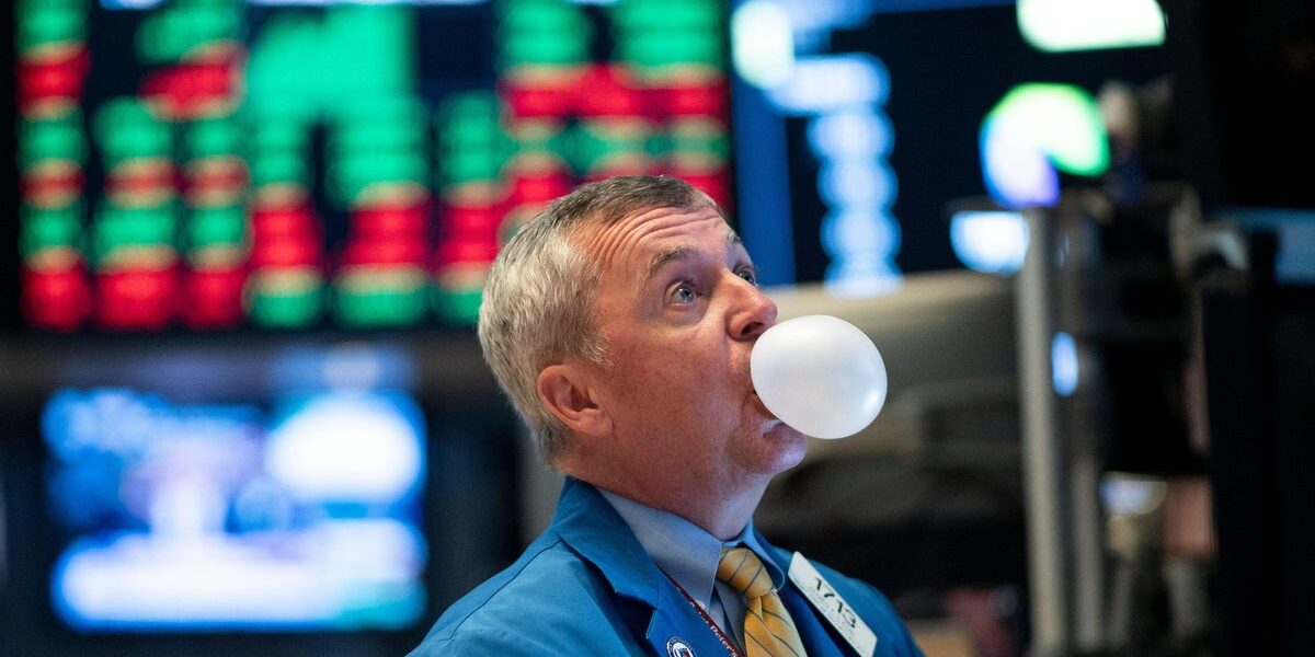 AI Stock Surge Faces Skepticism as Analysts Predict Market Correction
