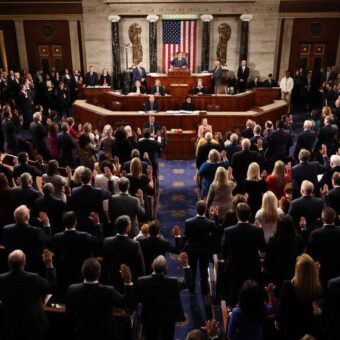 CBS Poll Shows Trump’s Influence in Midterms, Democrats Hold Narrow House Edge