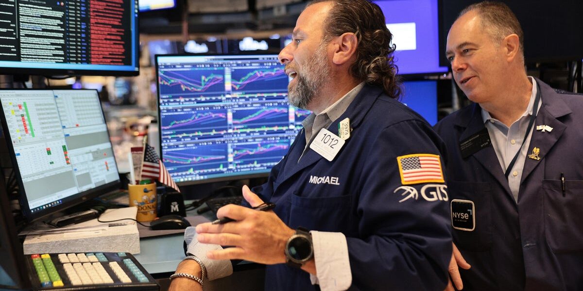 Tech Sector Dips as AI Leaders Urge Cautious Development