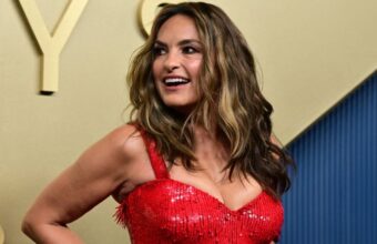 Emmy Awards 2023: ‘Hacks’ Makes History, Mariska Hargitay Hosts Emmy Awards 2023: ‘Hacks’ Makes History, Mariska Hargitay Hosts