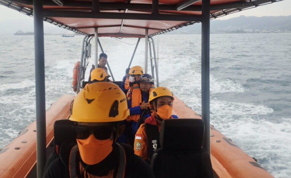 Indonesia Launches Search for Missing Boat Near Anak Krakatau Volcano