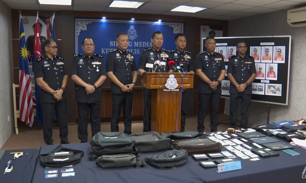 Johor Police Arrest Eight in 17-Car Break-In Operation, Including Four Singapore Vehicles at Desaru Resorts Johor Police Arrest Eight in 17-Car Break-In Operation, Including Four Singapore Vehicles at Desaru Resorts