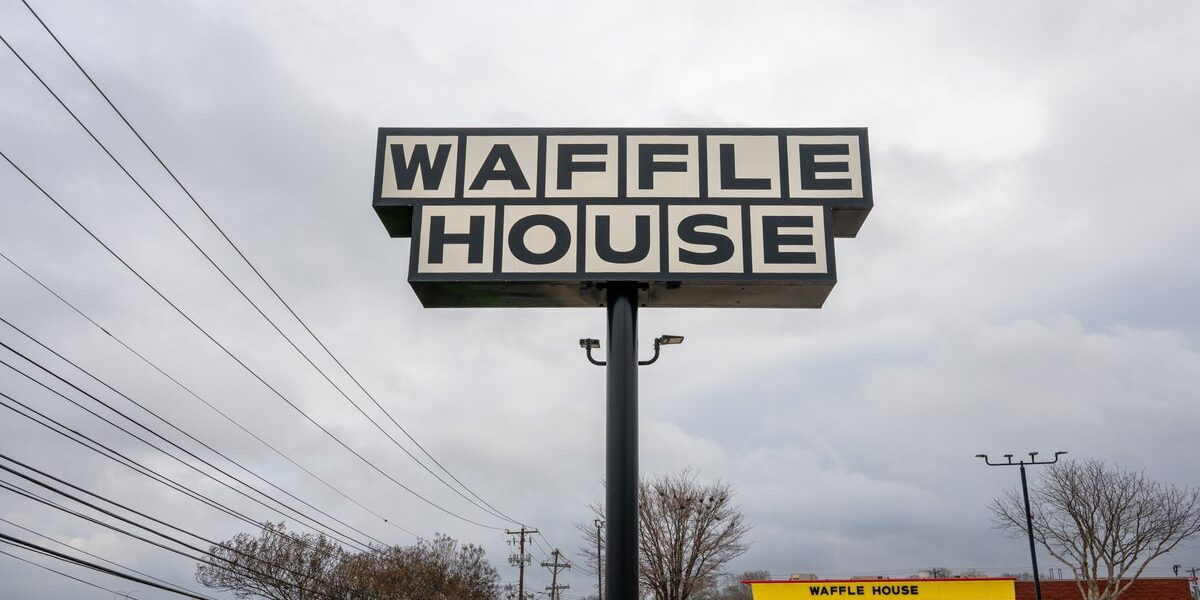 Texas Deputy and Wife Assaulted at Waffle House Over Parking Spot, Lawsuit Claims Texas Deputy and Wife Assaulted at Waffle House Over Parking Spot, Lawsuit Claims