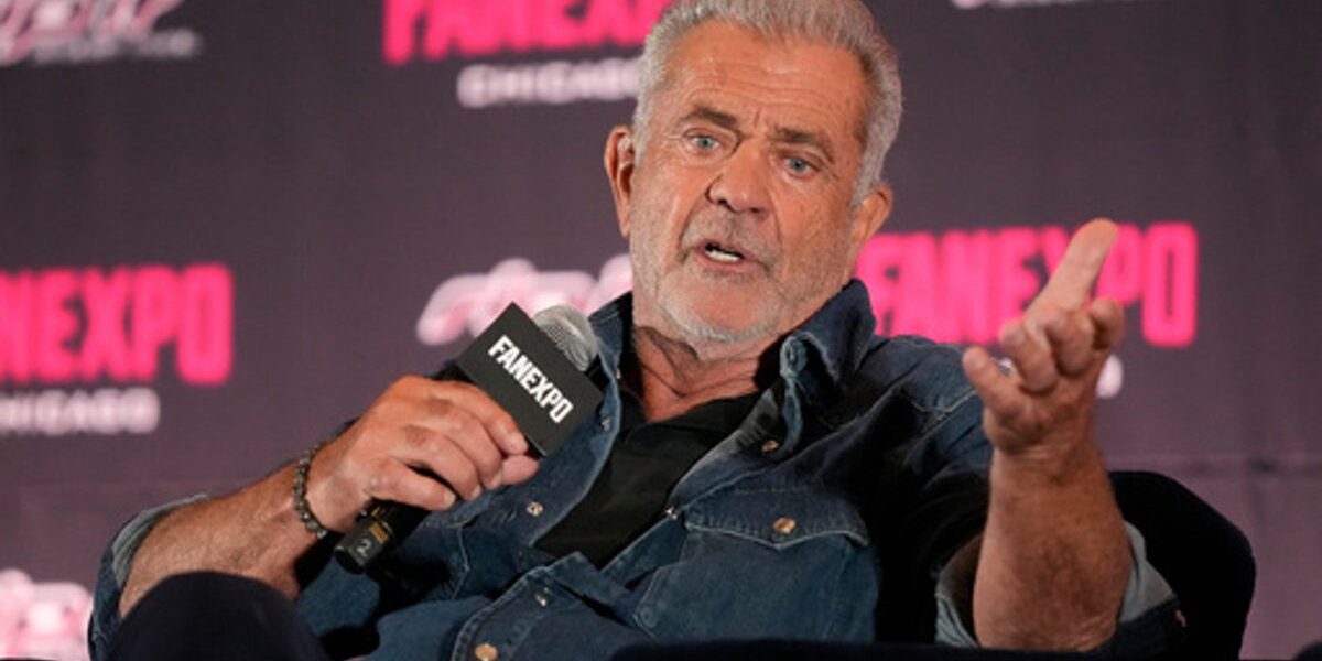 Mel Gibson Issues Apology for Mocking ASL Interpreter at Canadian Event Mel Gibson Issues Apology for Mocking ASL Interpreter at Canadian Event