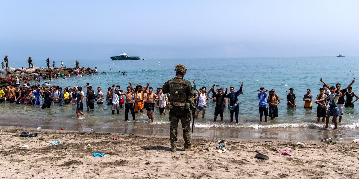Spain’s Prime Minister Accuses Russia and Israel of Fueling Ceuta Migrant Crisis with Disinformation