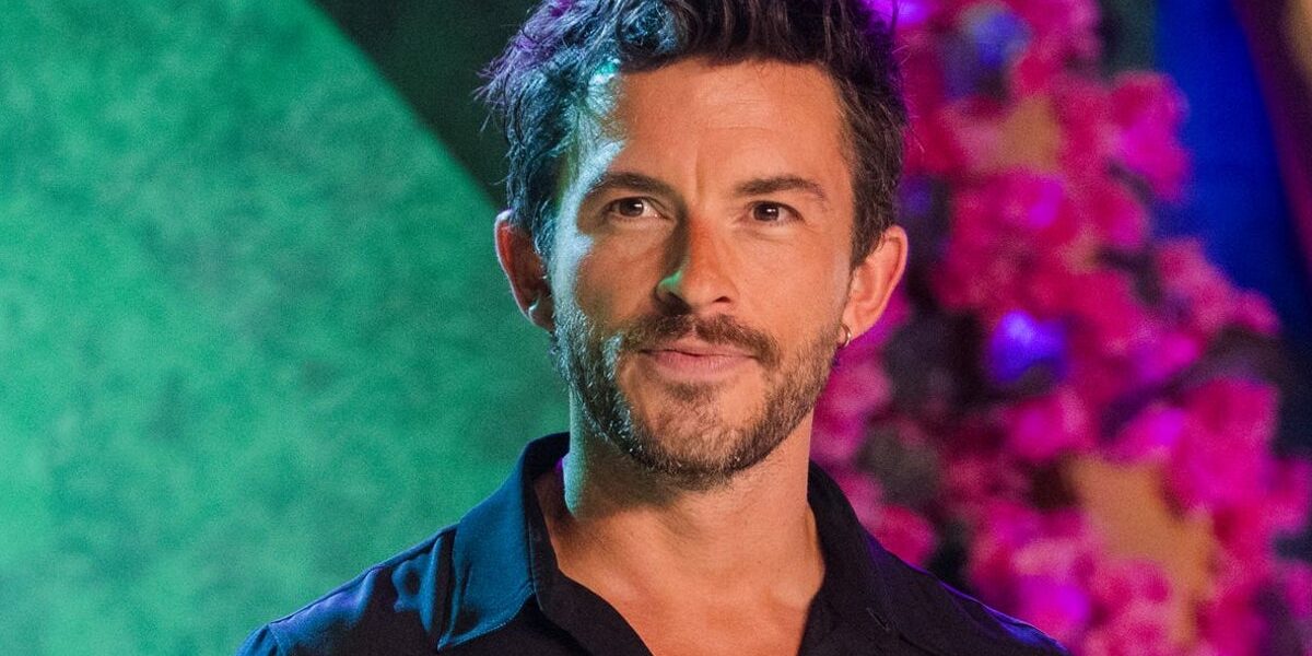 Jonathan Bailey Exits Sunday In The Park With George Following Ariana Grande’s Departure Jonathan Bailey Exits Sunday In The Park With George Following Ariana Grande’s Departure