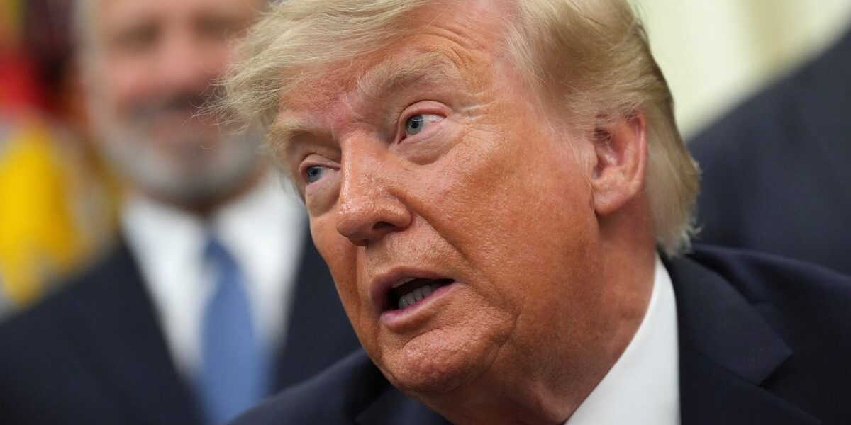 Trump’s Aides Seek to Halt Iran Conflict to Avert GOP Midterm Woes