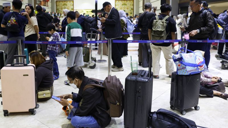 Mount Anak Krakatau Eruption Halts Jakarta Flights and Closes Schools