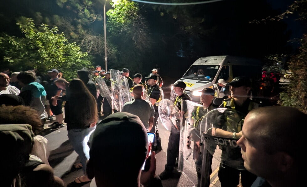 UK Government Condemns Anti-Immigrant Protests at Key Port After Channel Crossings