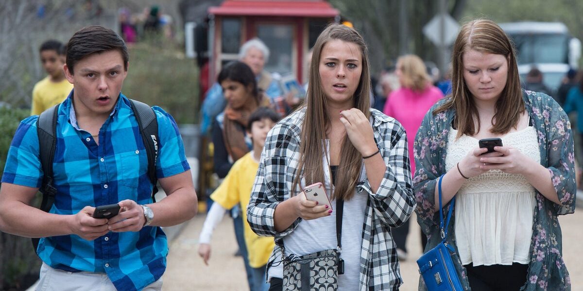 Parents Seek Healthy Way to Reduce Kids’ Phone Use, New Study Reveals Parents Seek Healthy Way to Reduce Kids’ Phone Use, New Study Reveals