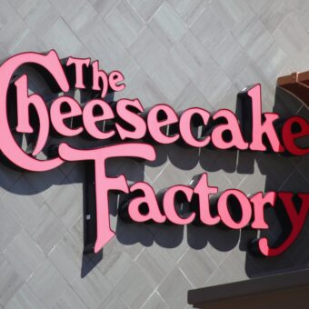 Woman with Peanut Allergy Claims Meal Was ‘Smothered in Peanut Sauce’ at Cheesecake Factory Woman with Peanut Allergy Claims Meal Was ‘Smothered in Peanut Sauce’ at Cheesecake Factory
