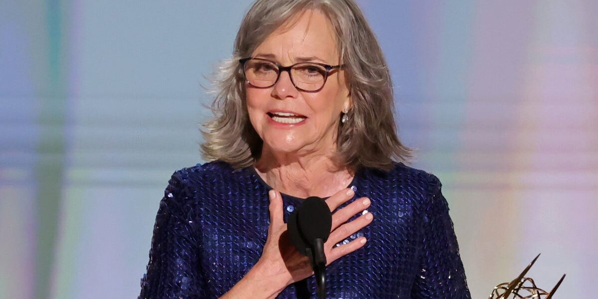 Sally Field Criticizes Trump’s Canada Trade War During Emmys Speech Sally Field Criticizes Trump’s Canada Trade War During Emmys Speech