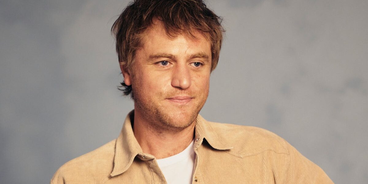 Johnny Flynn Calls for Private Schools to Be ‘Burnt to the Ground’ After Traumatic Boarding School Experience