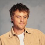 Johnny Flynn Calls for Private Schools to Be ‘Burnt to the Ground’ After Traumatic Boarding School Experience