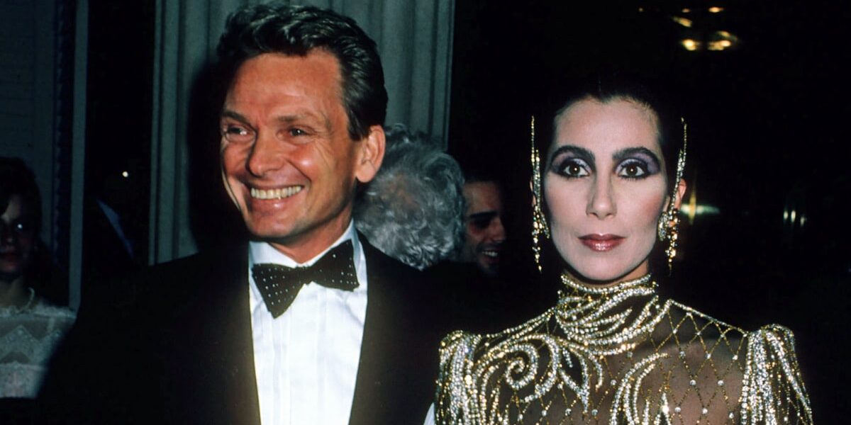 Bob Mackie, Iconic Fashion Designer Who Cloaked Cher and Diana Ross, Dies at 87