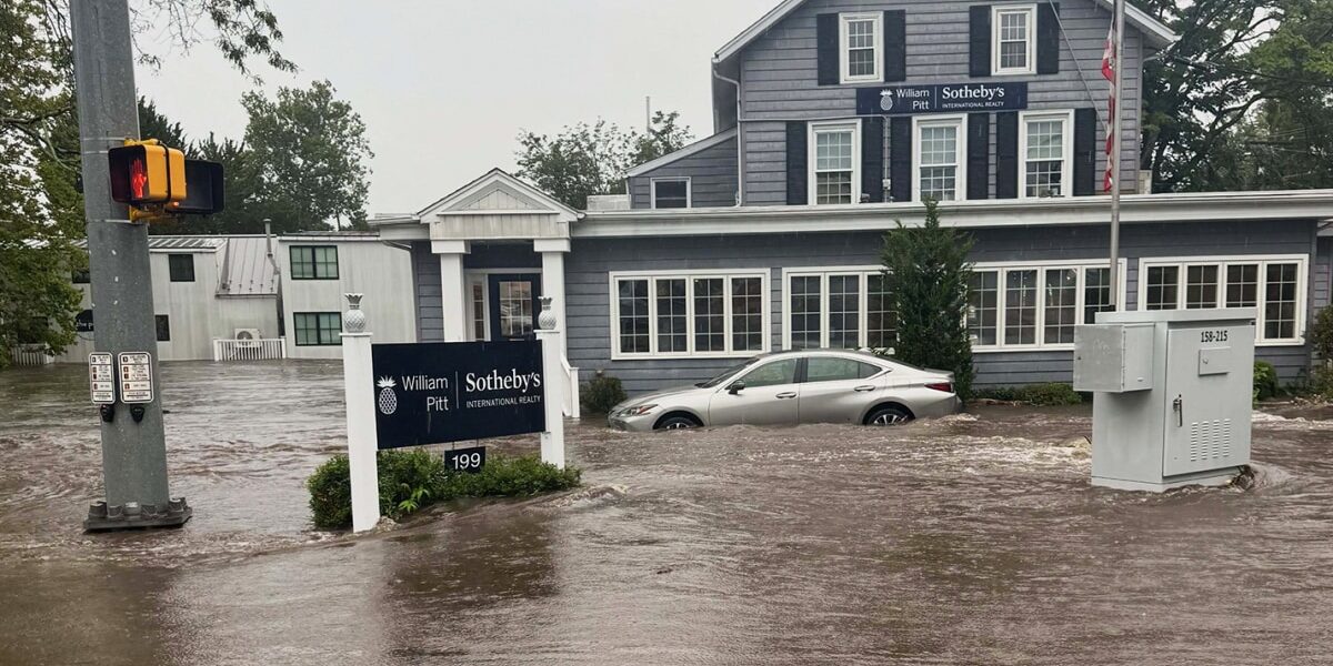 Severe Flooding Disrupts Commutes and Closes Airports in Coastal Northeast Severe Flooding Disrupts Commutes and Closes Airports in Coastal Northeast