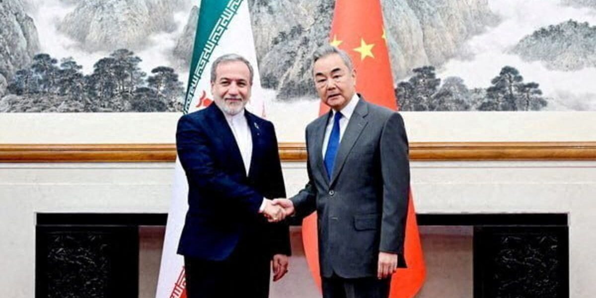 China’s Top Diplomat Calls for Iran-US Restraint and Dialogue China’s Top Diplomat Calls for Iran-US Restraint and Dialogue