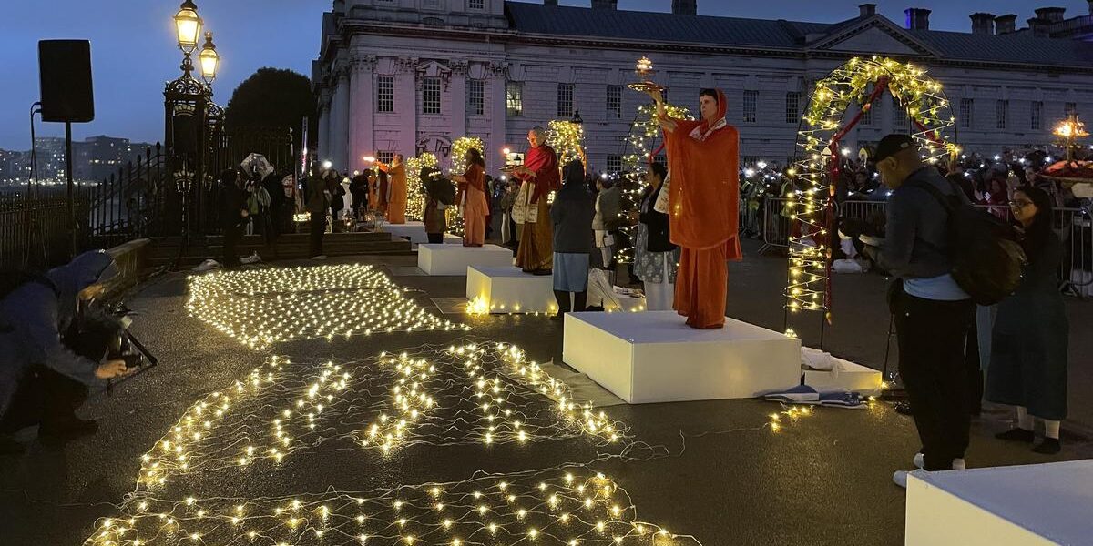 First Ganga Aarti on River Thames Marks Cultural Milestone in UK