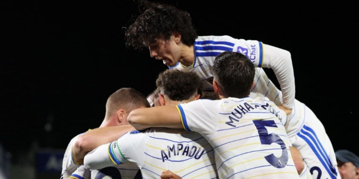 Leeds dominate Newcastle 4-1 to rise to third in Premier League Leeds dominate Newcastle 4-1 to rise to third in Premier League