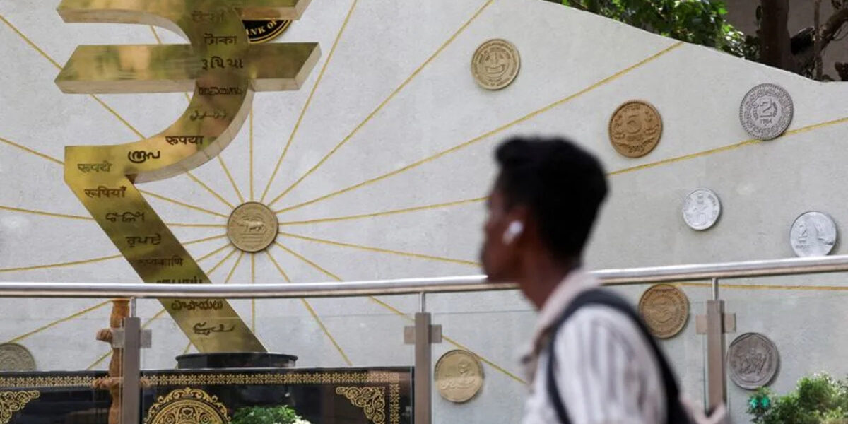 India’s Central Bank Suspected of Forex Market Intervention to Stabilize Rupee