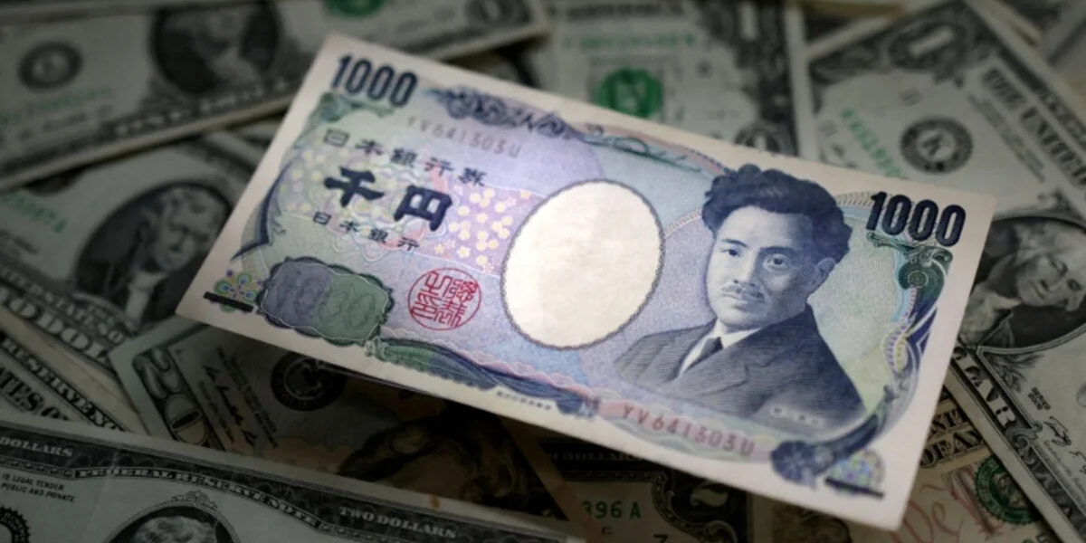 Speculators Shift to Net Long on Yen for First Time Since February