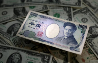 Speculators Shift to Net Long on Yen for First Time Since February