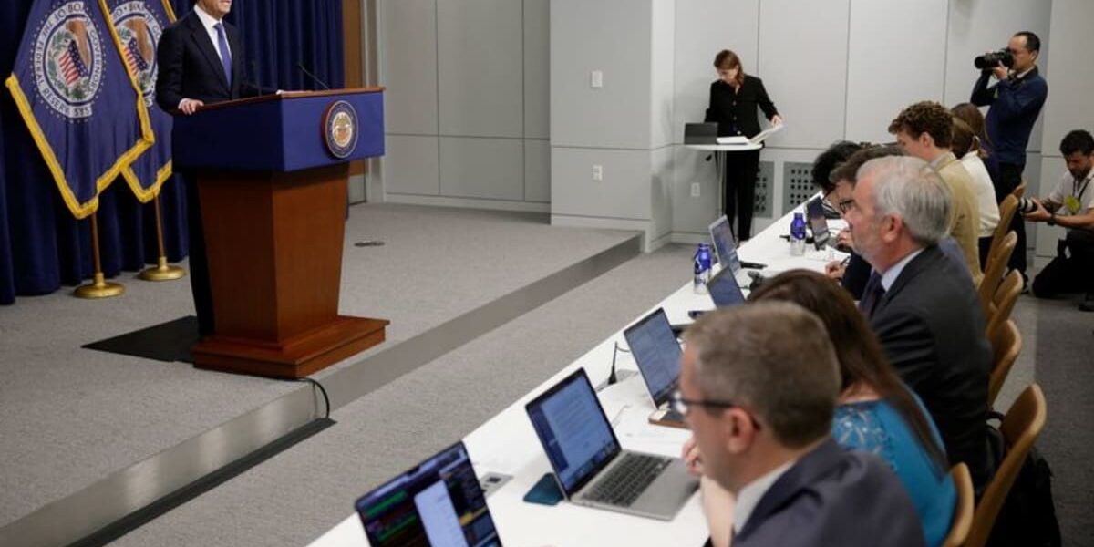 Global Central Banks Tighten Policy Amid Energy Crisis and Geopolitical Tensions