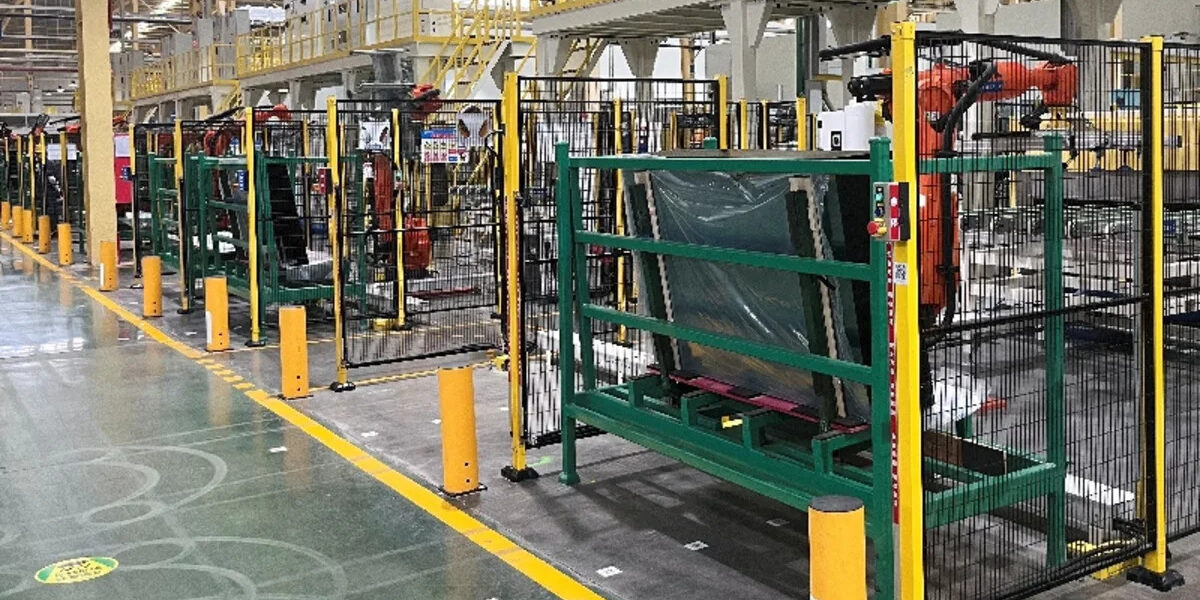 China’s Industrial Output Surpasses Expectations, Retail Sales Slow in August China’s Industrial Output Surpasses Expectations, Retail Sales Slow in August