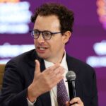 Tech Titans Back Oversight Demands Amid Growing AI Safety Concerns